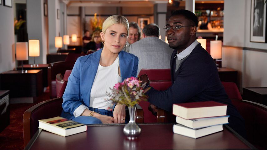 Caro Daur und Alexander Prince Osei bei "Das Traumschiff"