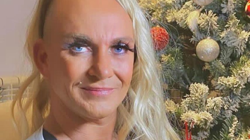 Caro Robens gönnt sich für die Hochzeit blonde Wallemähne