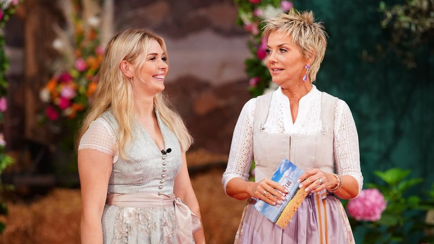 Carolin und Inka Bause beim "Bauer sucht Frau"-Scheunenfest