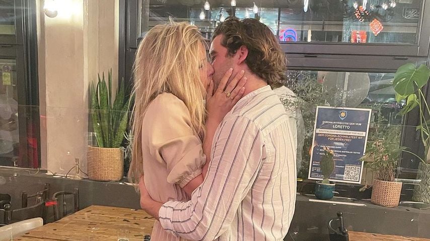 Carolina Noeding und Daniel Peukmann bei ihrer Verlobung