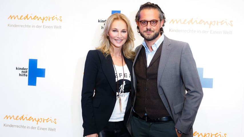 Caroline Beil sortiert Erinnerungsstücke von Ex Philipp aus