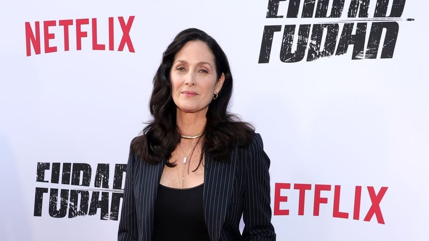 Carrie-Anne Moss im Juni 2025 bei der Premiere von "Fubar" Staffel zwei.