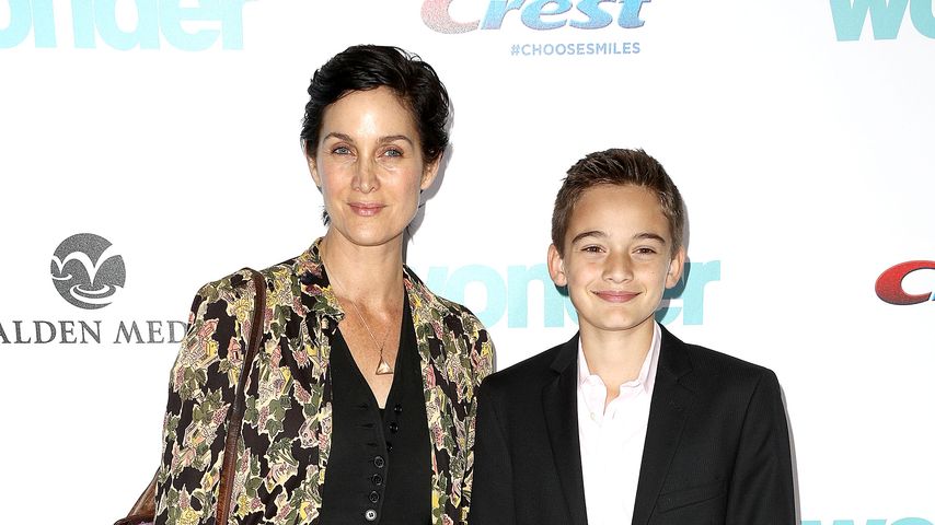Carrie-Anne Moss mit ihrem Sohn, November 2017