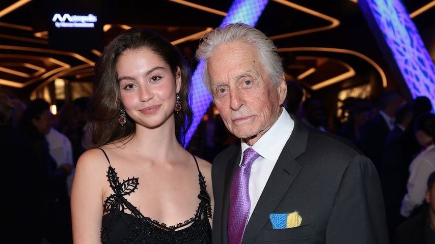 Carys Zeta Douglas und Michael Douglas beim cons of Culture Gala in New York 2025