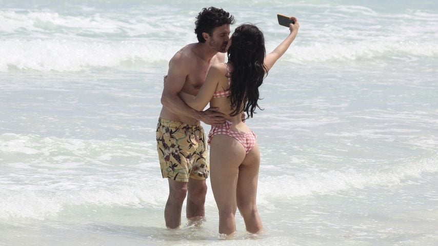Total verliebt: Hier knutscht Casey Affleck seine Caylee