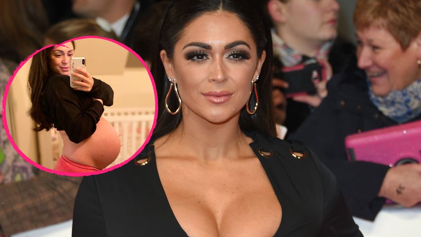 Schwanger-Endspurt: Casey Batchelor präsentiert XXL-Bauch