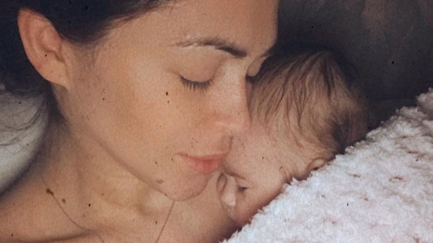 Casey Batchelor mit ihrem Baby