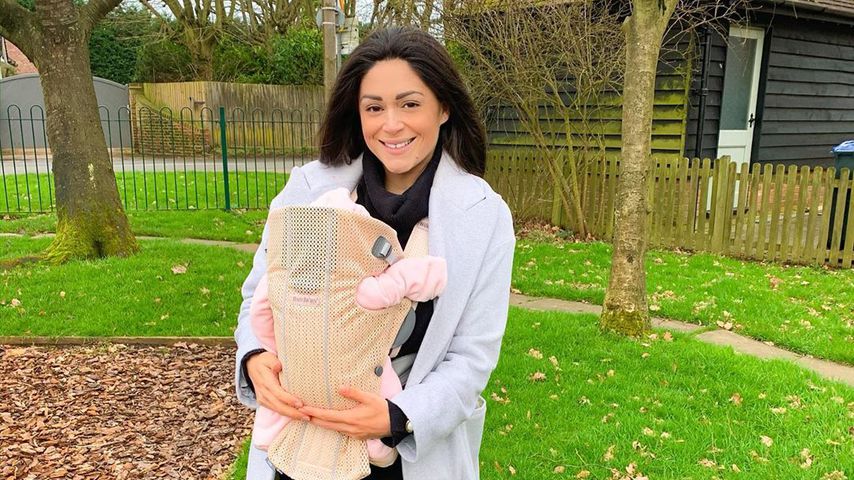 Casey Batchelor verrät den Namen ihrer kleinen Tochter