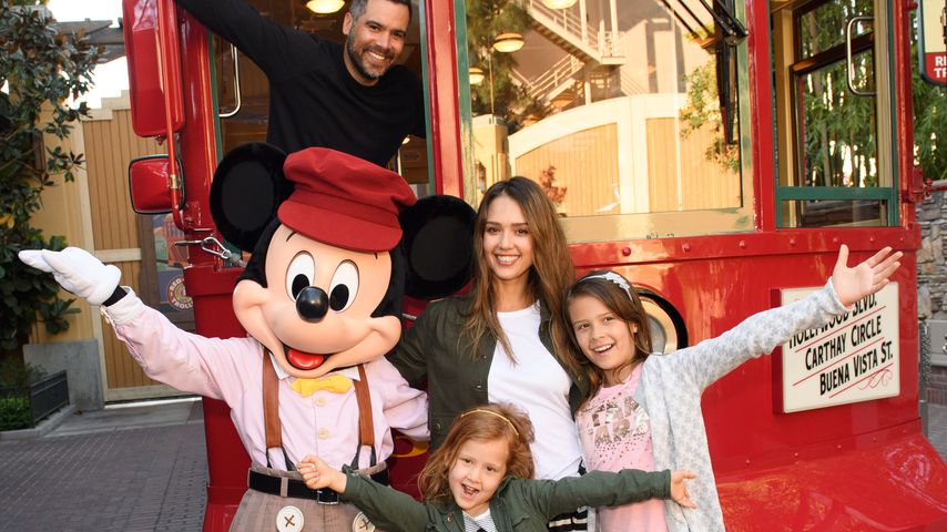 Cash Warren und Jessica Alba mit ihren Töchtern