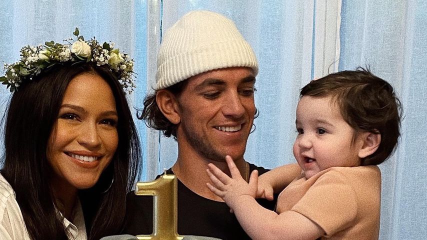 Cassie und Alex Fine mit ihrer Tochter, Dezember 2020