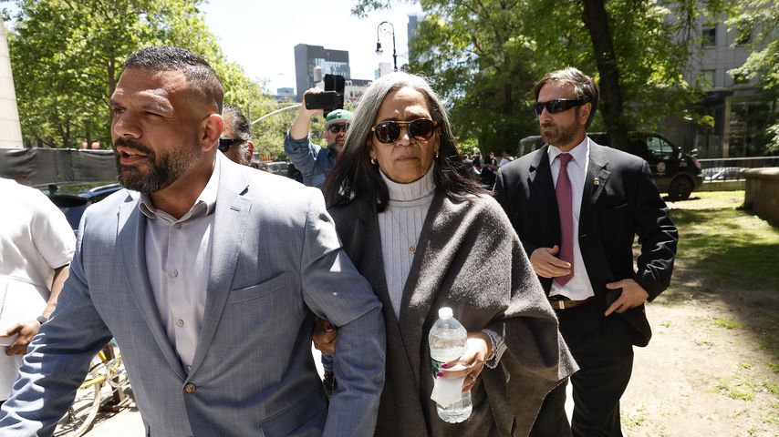 Cassies Mutter Regina Ventura verlässt das Gericht in New York im Mai 2025
