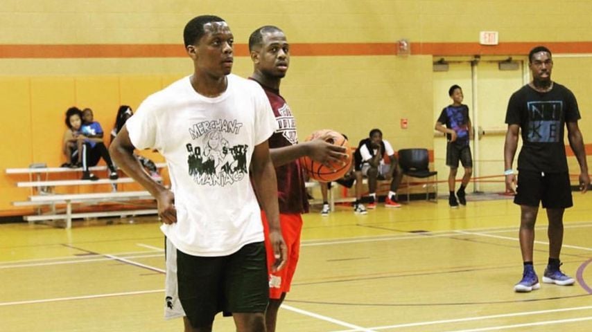 Cassius und Zachary Winston beim Basketball