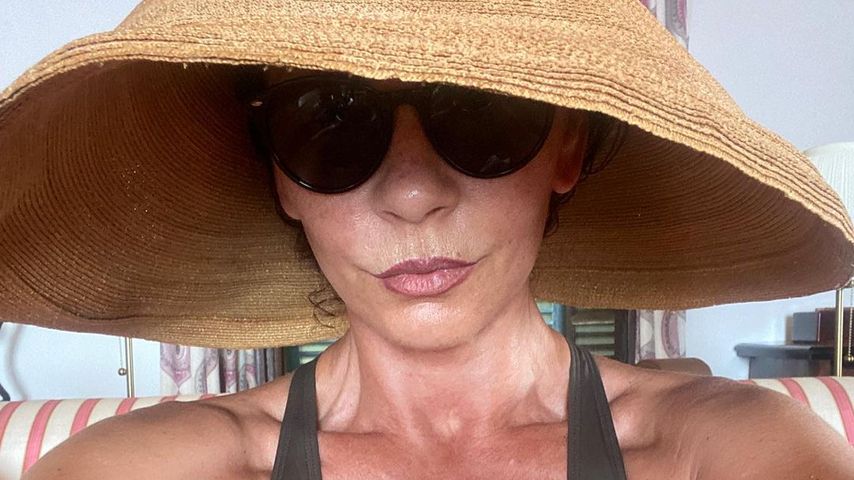 Catherine Zeta-Jones teilt heiße Bikini-Schnappschüsse!