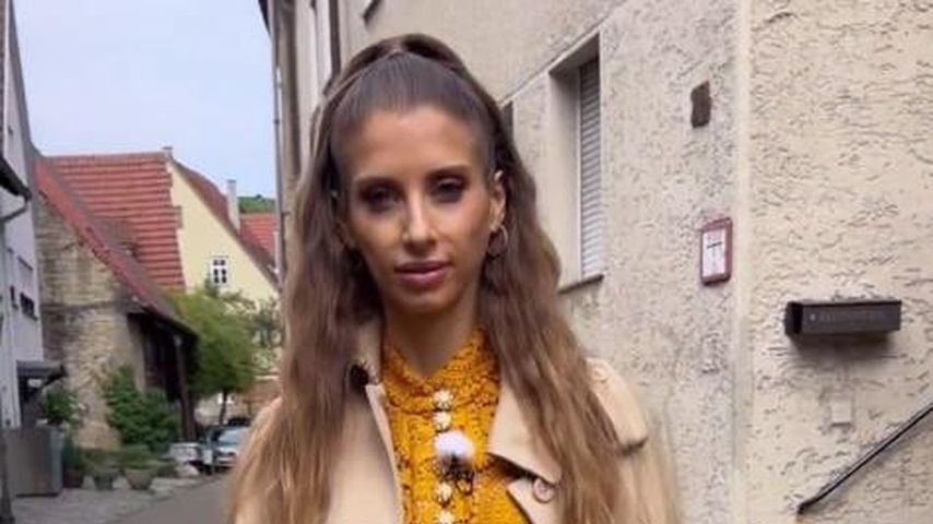 Top oder Flop? Cathy Hummels zeigt sich in einem XXL-Mantel