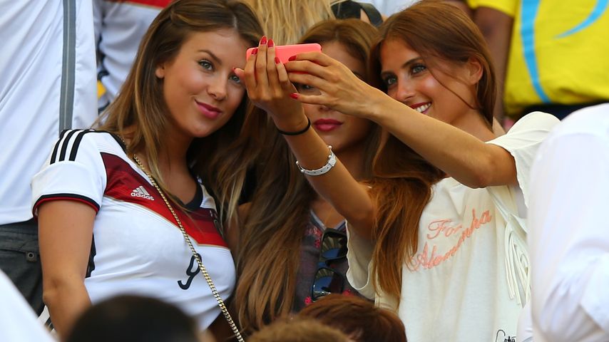 Spielerfrauen Montana Yorke, Ann-Kathrin Götze und Cathy Hummels bei der WM 2014 in Brasilien