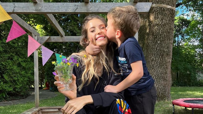 Cathy Hummels mit ihrem Sohn Ludwig im August, 2022
