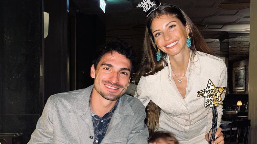 Cathy und Mats Hummels mit ihrem Sohn Ludwig im Dezember 2021