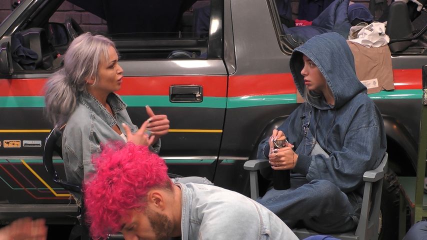 Wie werden die Bewohner im "Promi Big Brother"-Haus geweckt?