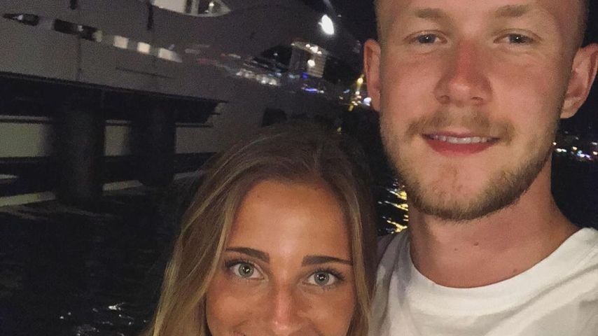 Cedric Teuchert mit seiner Frau Lisa im Mai 2019