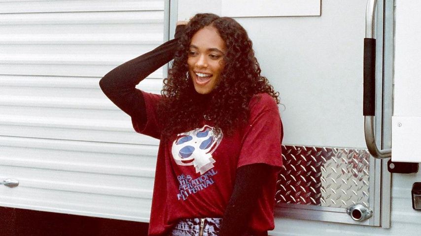 Chandler Kinney am Set von "Pretty Little Liars: Original Sin"