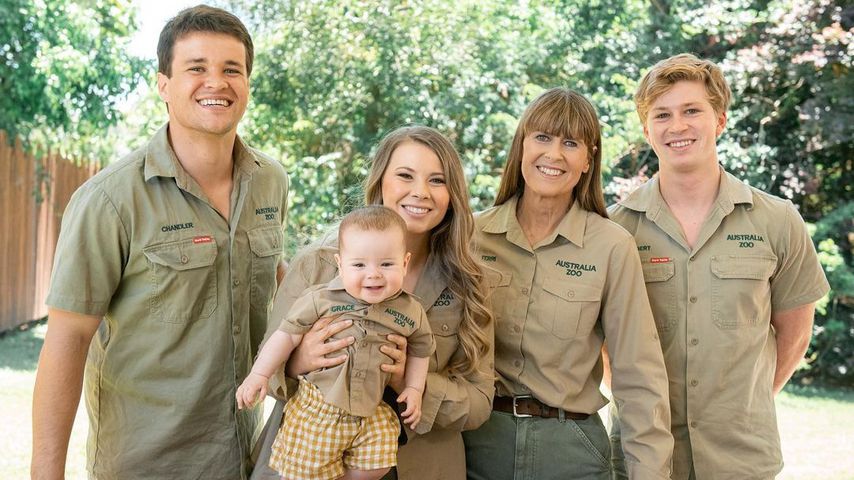 Chandler Powell, Bindi Irwin, Grace Warrior Irwin Powell, Terri Irwin und Robert Irwin im Jahr 2021