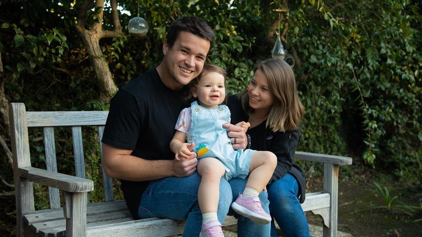 Chandler Powell, Bindi Irwin und ihre Tochter Grace im März 2023