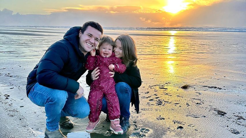 Chandler Powell, Bindi Irwin und ihre Tochter Grace im Februar 2023