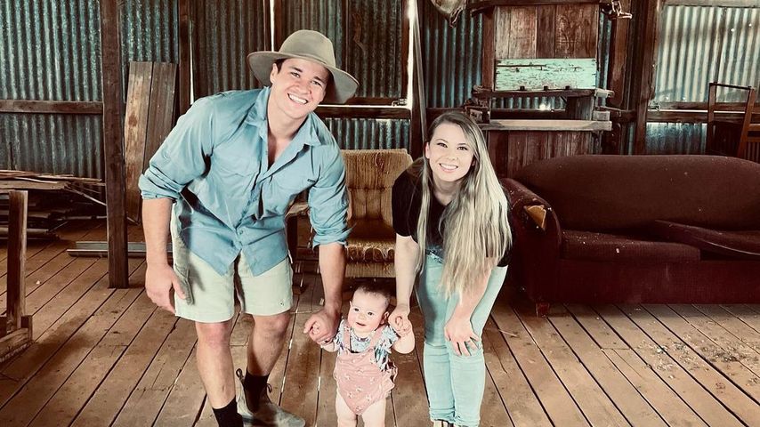 Chandler Powell und Bindi Irwin mit ihrer Tochter Grace