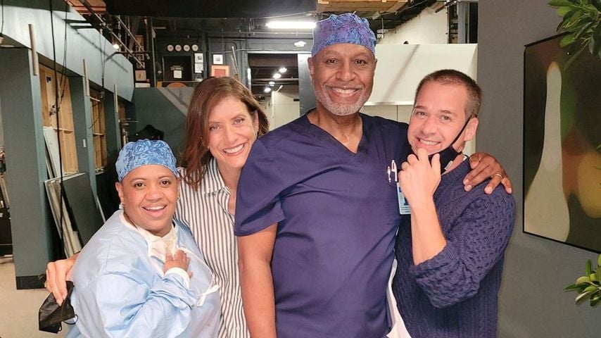 Chandra Wilson, Kate Walsh, James Pickens Jr. und T. R. Knight im Dezember 2021