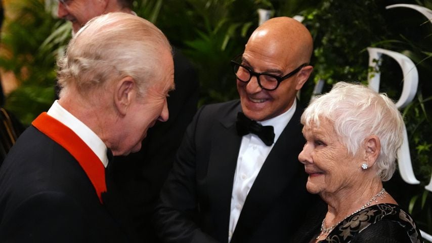 König Charles, Stanley Tucci und Judi Dench nach der Premiere von "Finding Harmony: A King's Vision" in Windsor