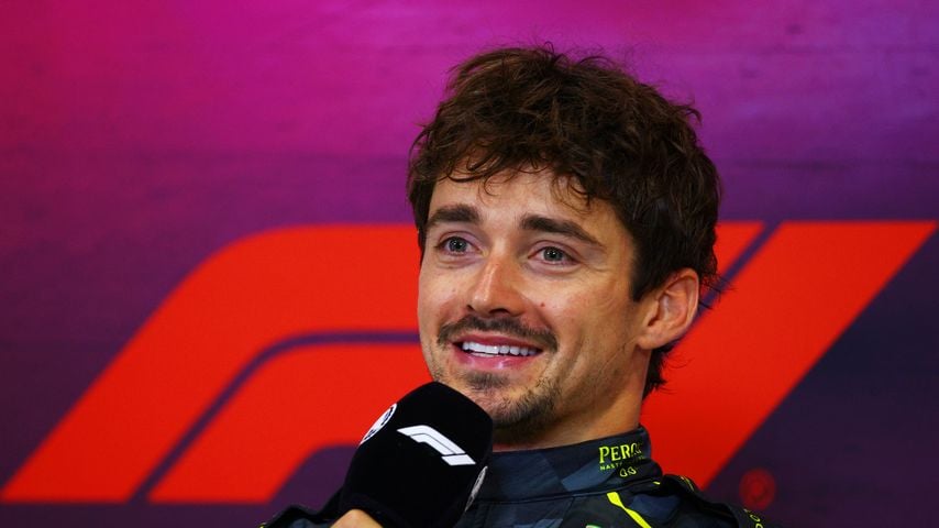 Für 770.000 Euro: Charles Leclerc präsentiert neuen Ferrari