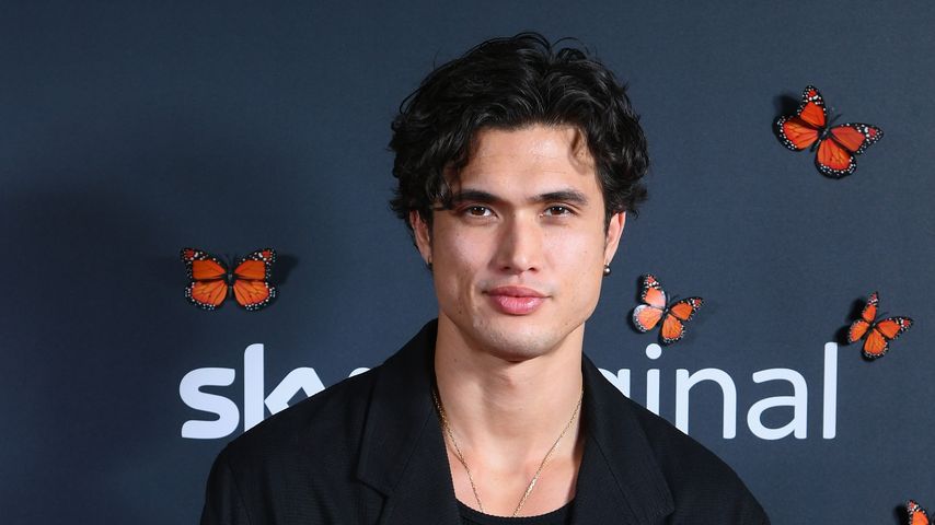 Pizza mit Popcorn: So nahm Charles Melton für neue Rolle zu