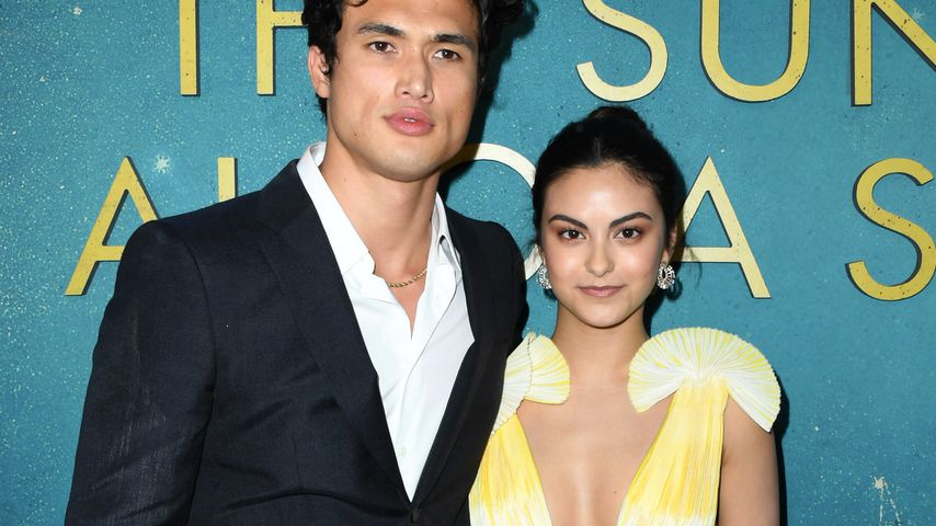 Nach Paar-Outing: "Riverdale"-Cami & Charles auf Red Carpet