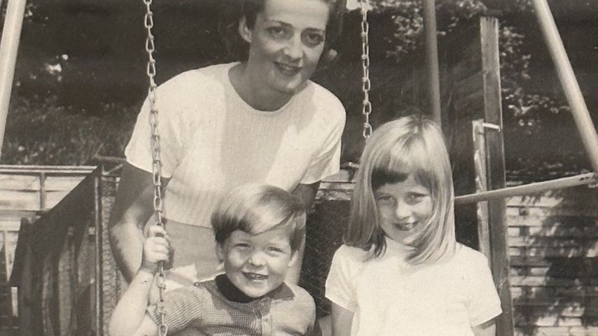 Charles Spencer teilt unveröffentlichtes Bild mit Lady Diana