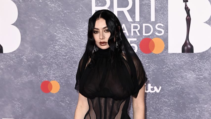 Sängerin Charli XCX bei den BRIT Awards 2025