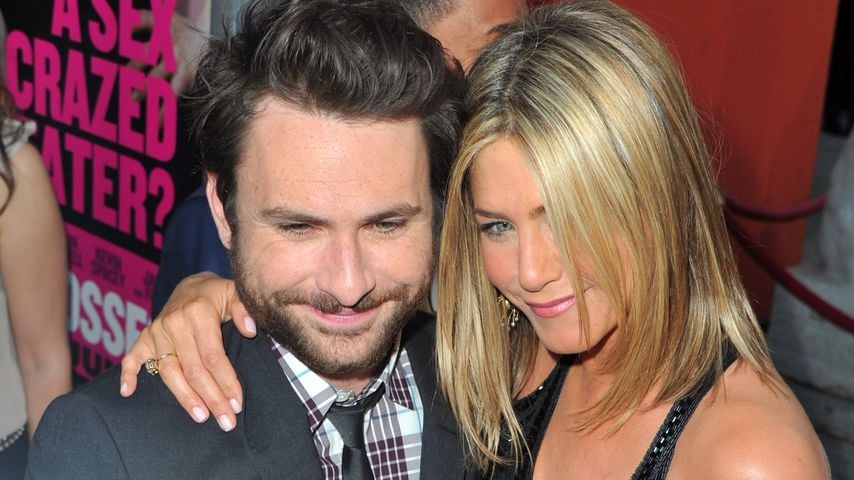 Charlie Day fühlte sich vor Jen Aniston wie Häufchen Elend