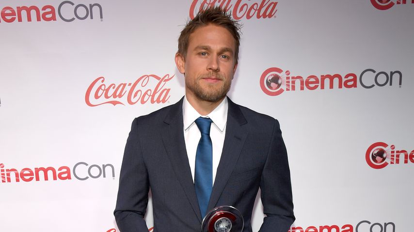 Charlie Hunnam: Bei Dreharbeiten fast vom Blitz getroffen!