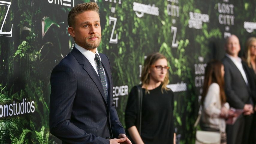 Was? Charlie Hunnam heiratete Ex nach 3 Wochen in Vegas
