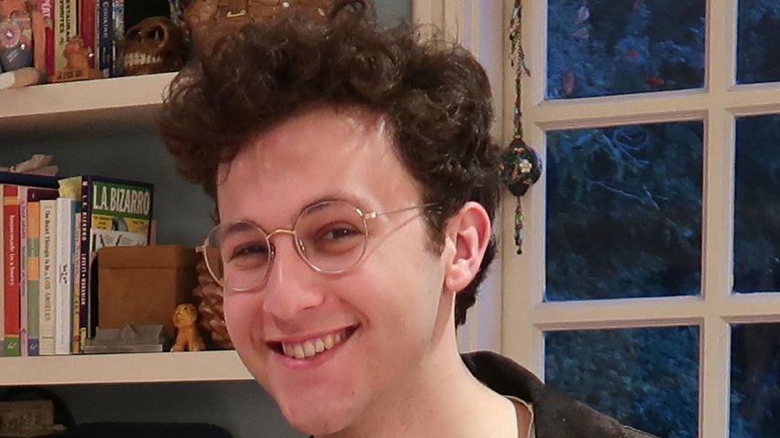 Charlie Noxon, Jenji Kohans Sohn