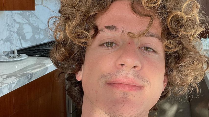 Charlie Puth offen: Er verlor Jungfräulichkeit an einen Fan!