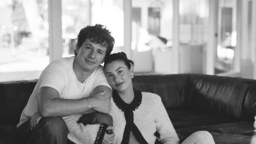 Charlie Puth teilt süße Babybauch-Fotos seiner Frau Brooke