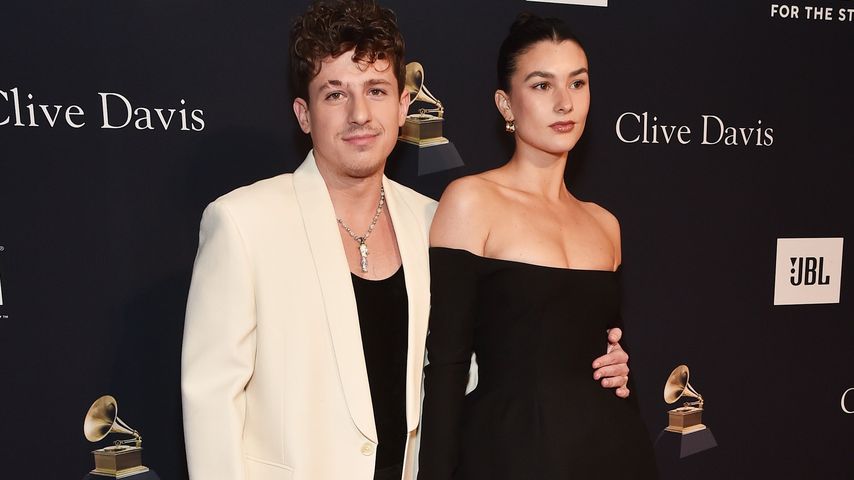 Charlie Puth macht neue Liebe auf dem Red Carpet offiziell