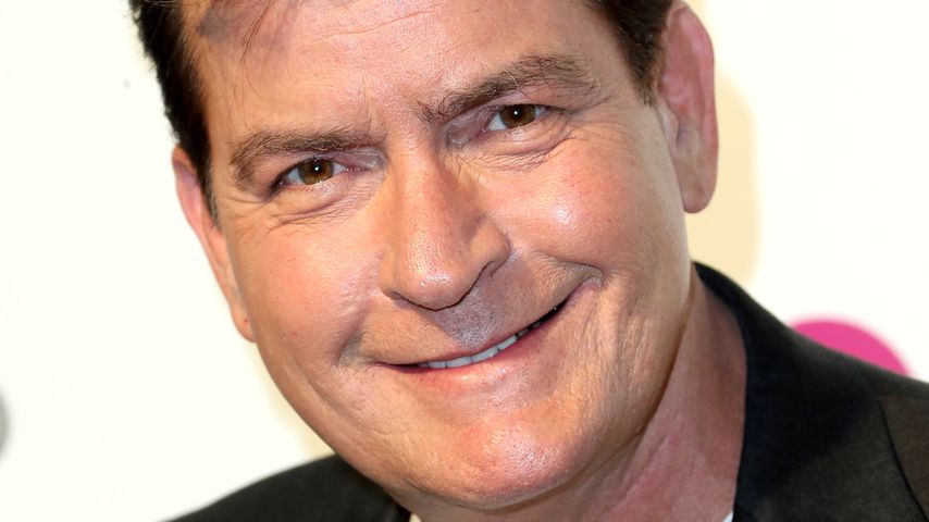 Gegen HIV-positiv! So ernst wirbt Charlie Sheen für Kondome
