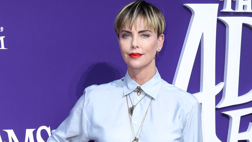 Neue Frisur: Charlize Theron rockt nun frechen Pott-Schnitt!