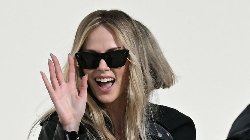 Charlize Theron ignoriert Johnny Depp bei Dior-Show in Paris