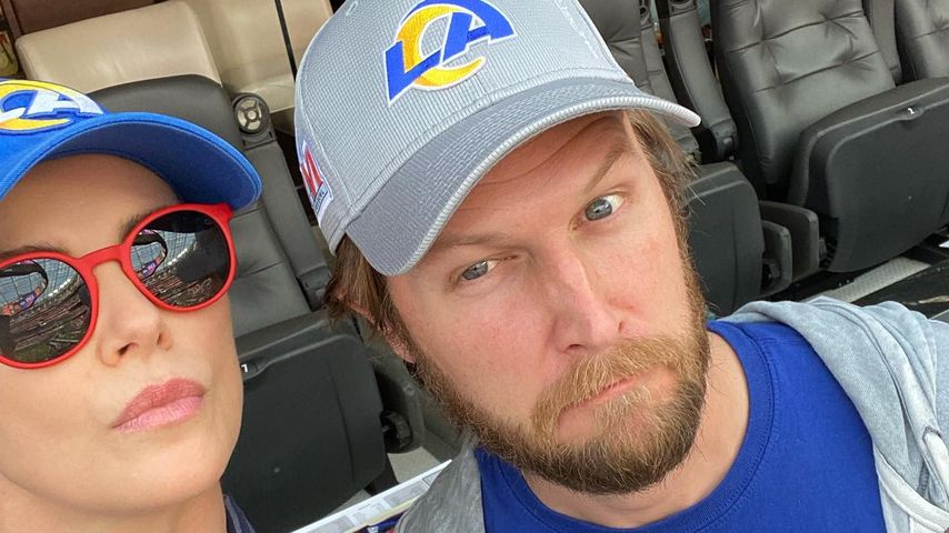 "Mystery Man": Mit wem schaute Charlize Theron Super Bowl?
