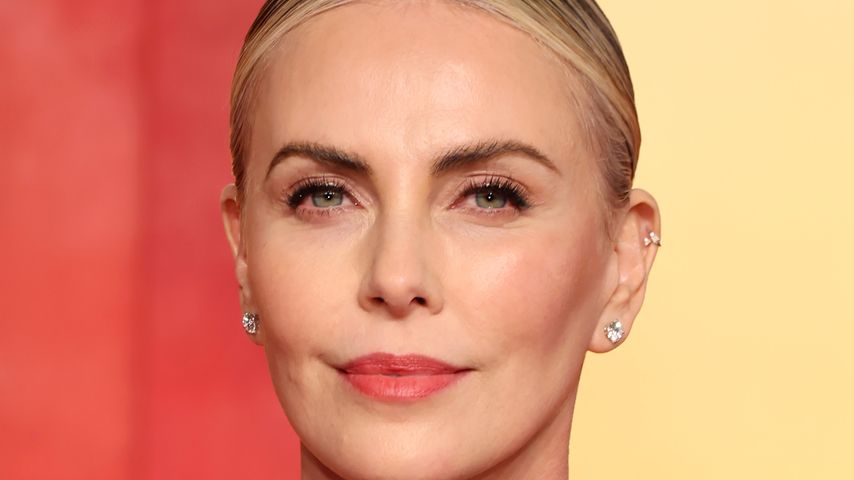 Charlize Theron hält nicht viel von Promi-Dating-App Raya