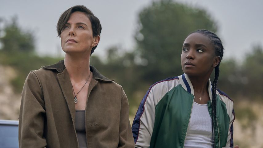 Charlize Theron und Kiki Layne in "The Old Guard"