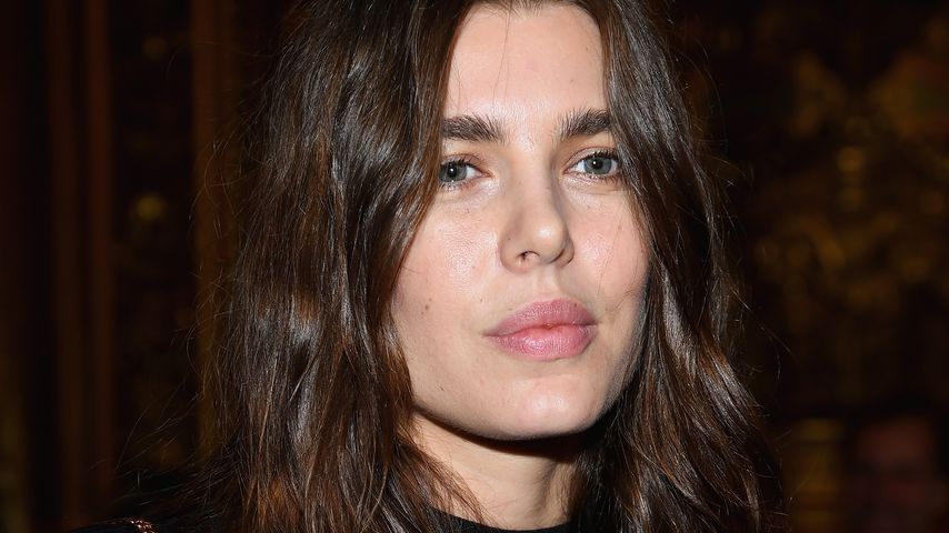 Verlobt? Charlotte Casiraghi trägt verdächtigen Klunker!