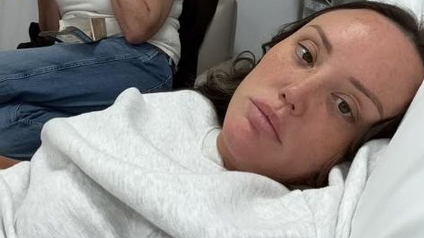 Charlotte Crosby im Krankenbett